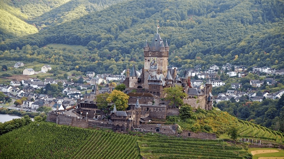 mosel葡萄酒 Riesling酒 德國葡萄酒產區 mosel葡萄園 Riesling 葡萄酒 高品質Riesling 葡萄酒釀造過程 德國白葡萄酒 mosel葡萄酒莊 摩澤爾土壤類型 葡萄品種介紹 德國riesling 摩澤爾酒莊